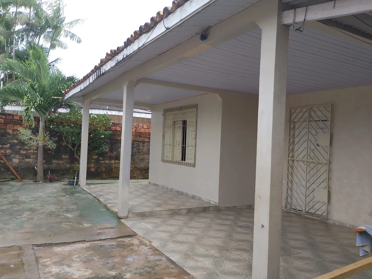 ALUGA-SE CASA ESPAÇOSA - DIRETO COM O PROPRIETÁRIO