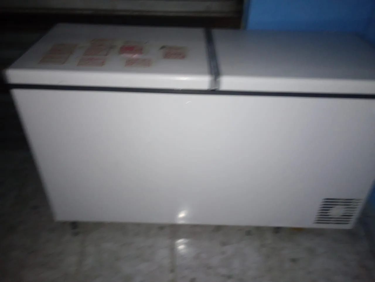 Freezer , Dispenser pra ração, Prateleira de parede, mesa e isopor - Foto 2