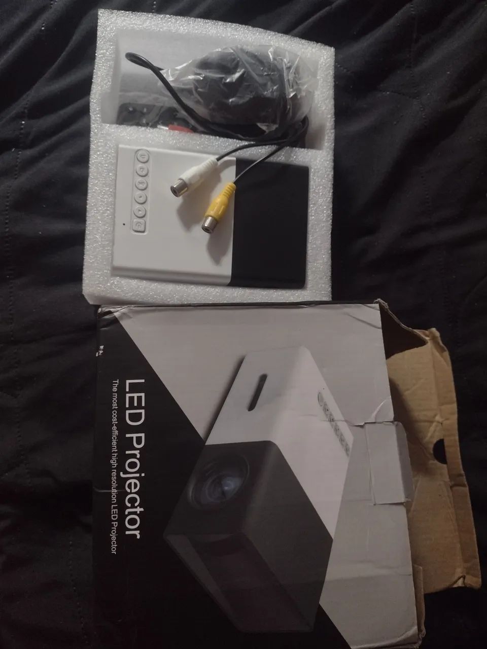 Projetor LED Portátil - Alta Resolução