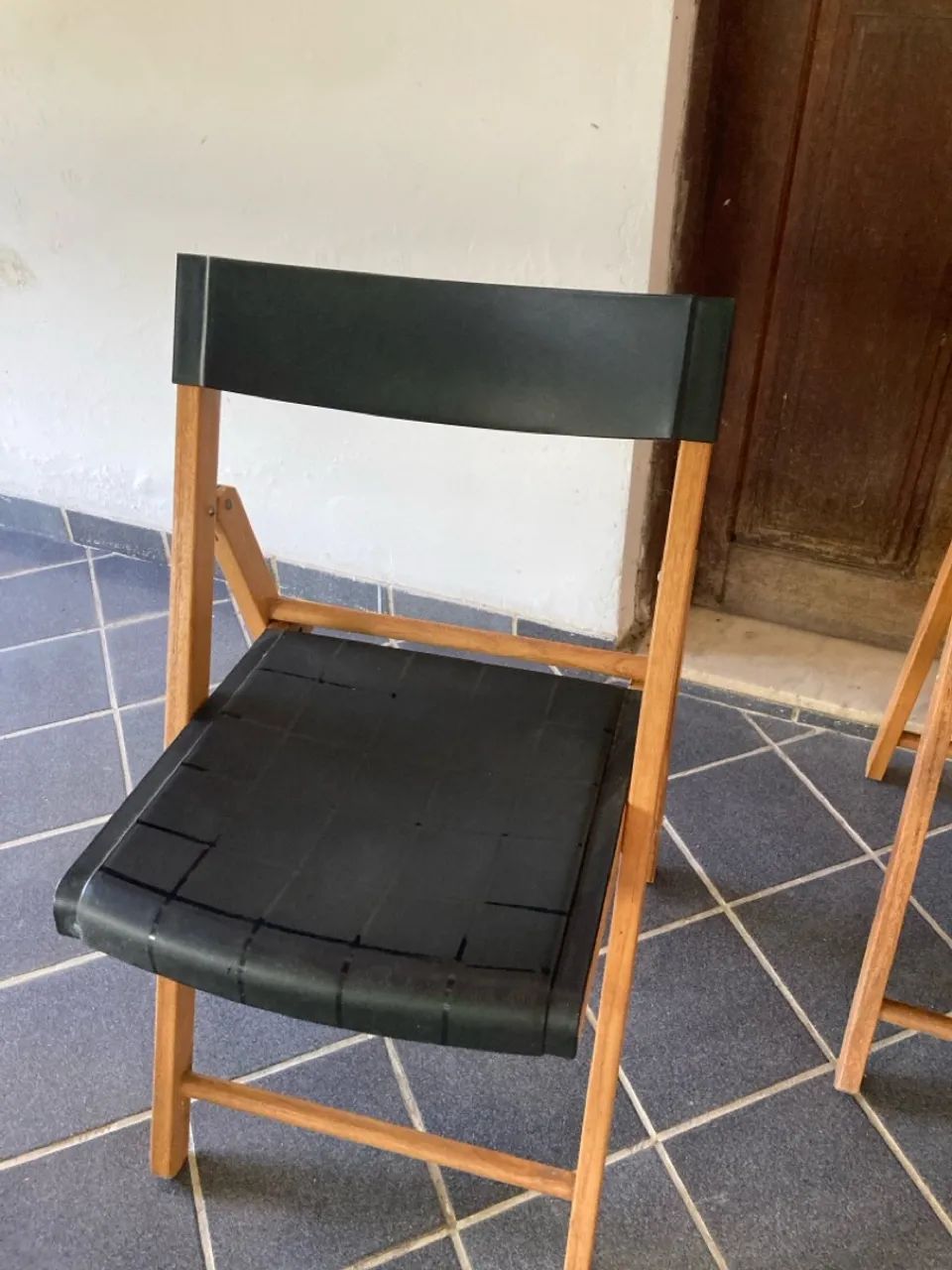 2 Cadeiras dobráveis com assento em material sintético - Foto 2