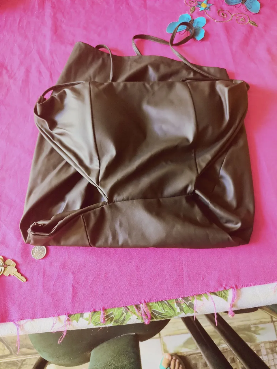 Vestido de couro falso