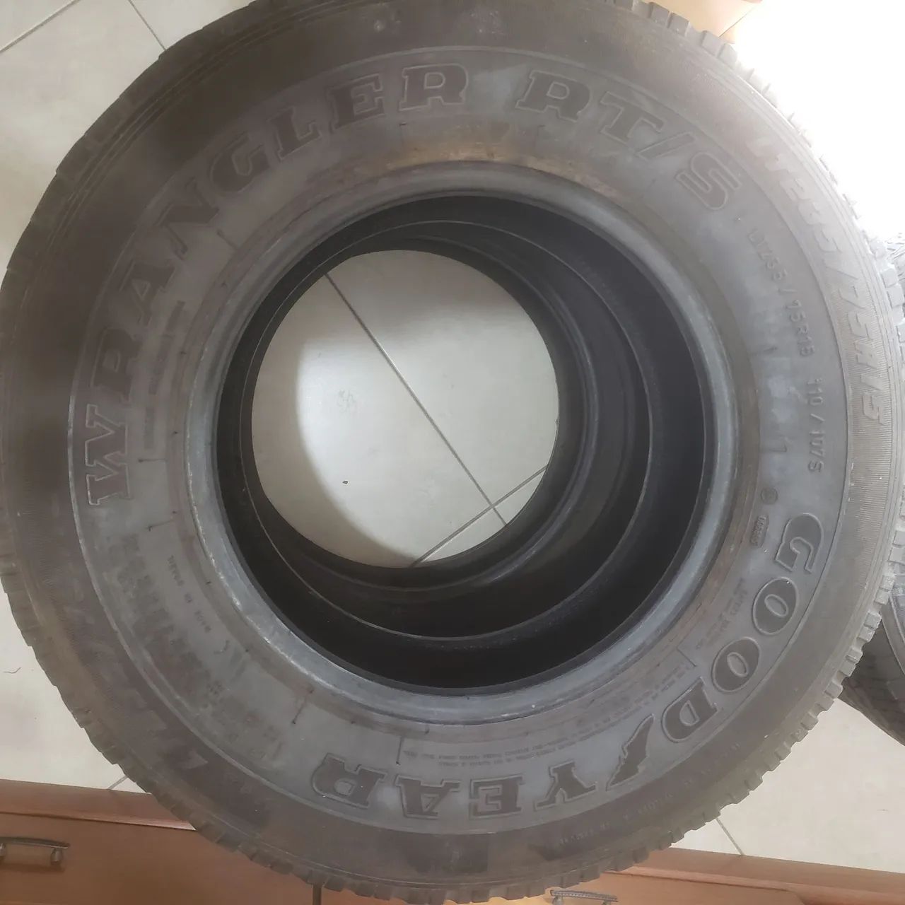 pneu 235/75/15 wangler - Foto 2