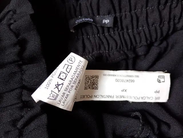 Calça Pantacourt com elástico no cós e bolsos quadrados Preta - Foto 3