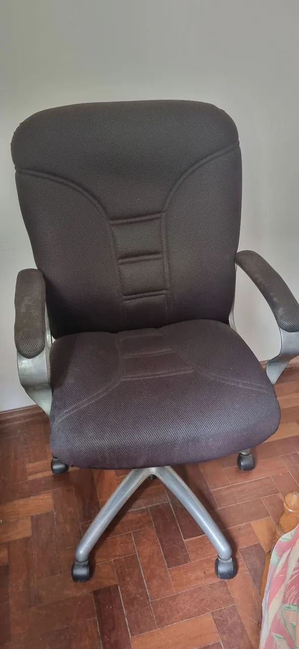 Cadeira em tecido ealuminio 