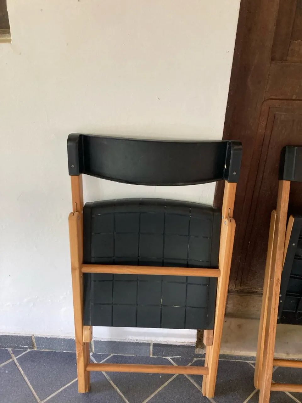 2 Cadeiras dobráveis com assento em material sintético - Foto 3
