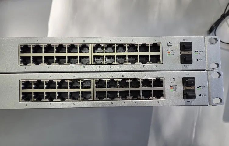 Switch Ubiquiti US-2464312831451395120