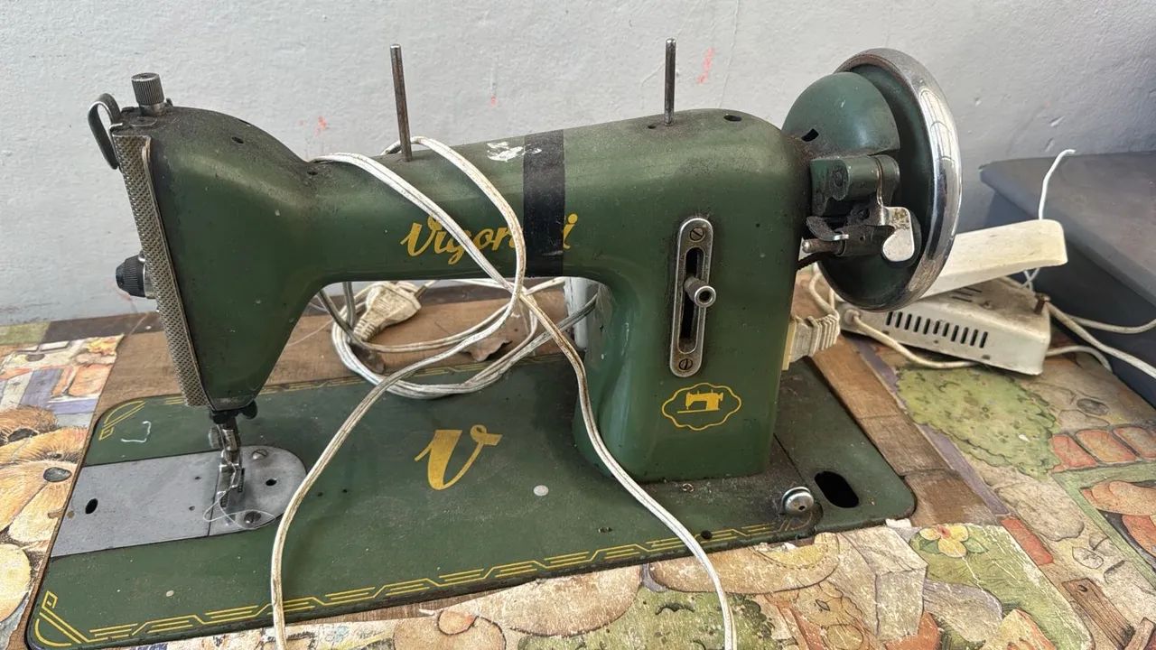 Máquina de Costura Vigor