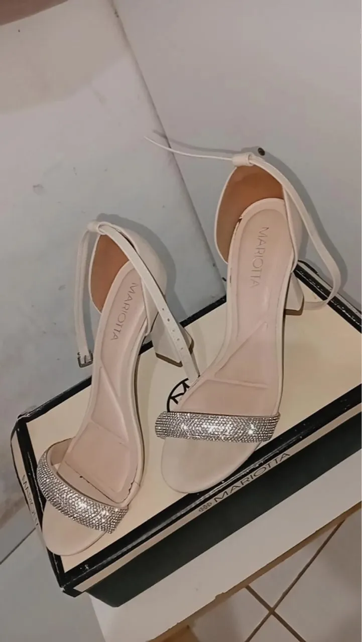 Sandália Mariotta com Strass - Elegância nos seus pés!