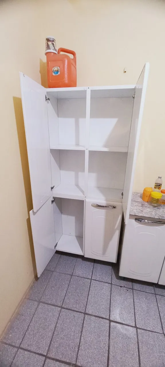 Dois Armários de Cozinha Branco Compacto com Portas