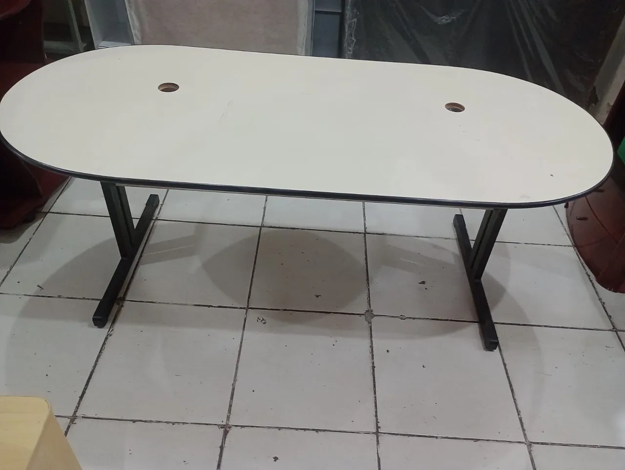 Mesa Oval para Escritório