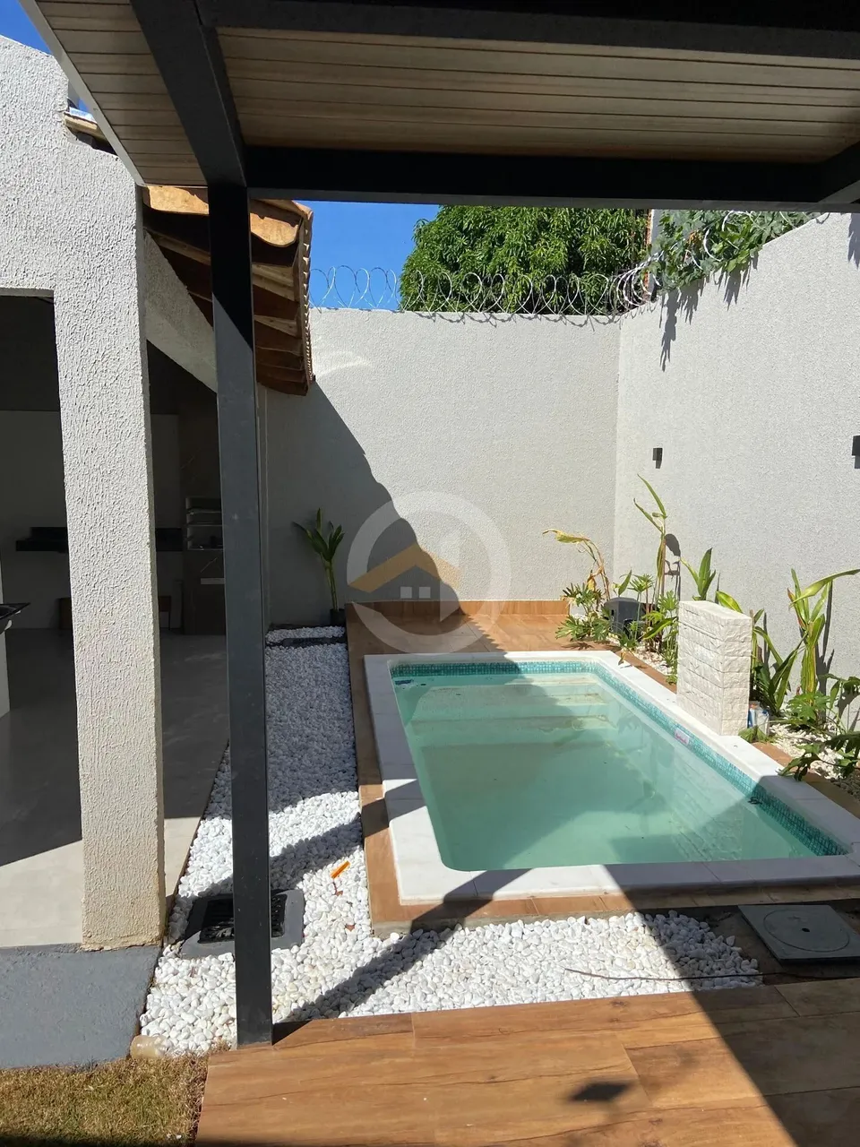Casa de 3 quartos com piscina no Residencial Santa Fé