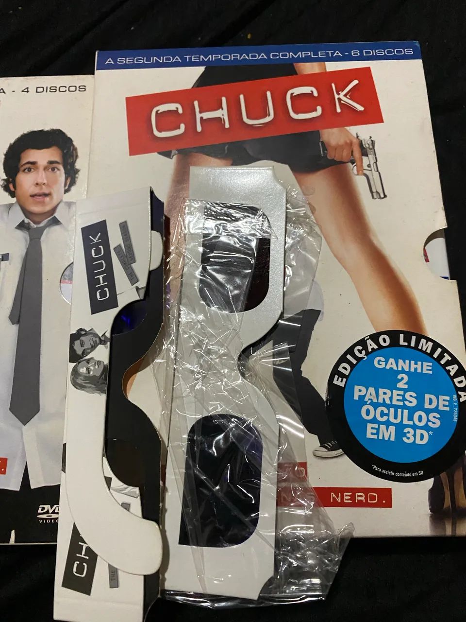 DVD Chuck primeira e segunda temporada (Ed especial com dois óculos 3D) - Foto 2