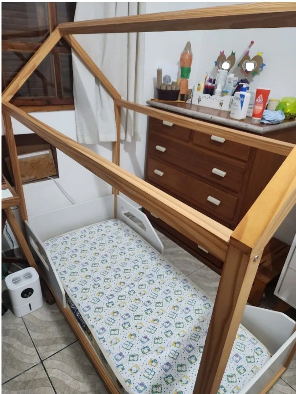 PRICE REDUCED. Mini bed, house-style model for baby's room.