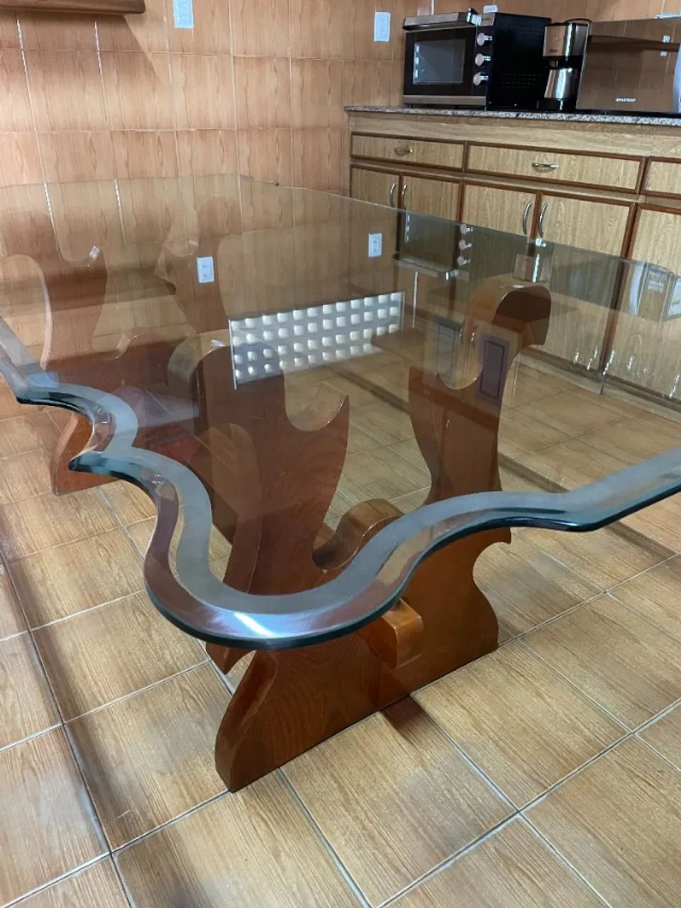 Mesa de Madeira e Vidro com 8 Cadeiras - Foto 4