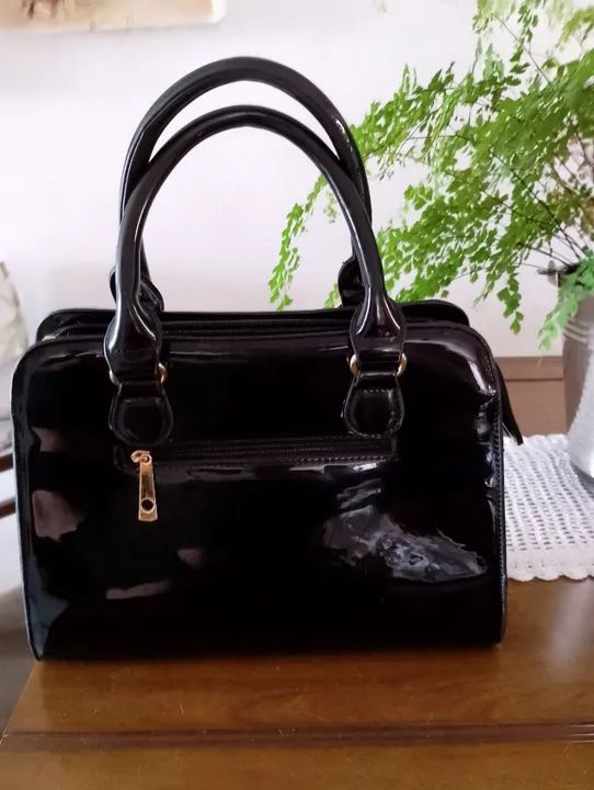 Bolsa de Ombro Marrom com Detalhes em Preto E MARAVILHOSA E SEM USO  - Foto 2