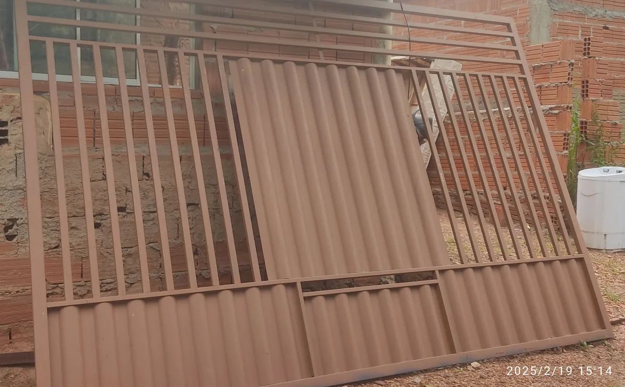 Portão de Ferro completo com as rodinhas trilhos e batedor 