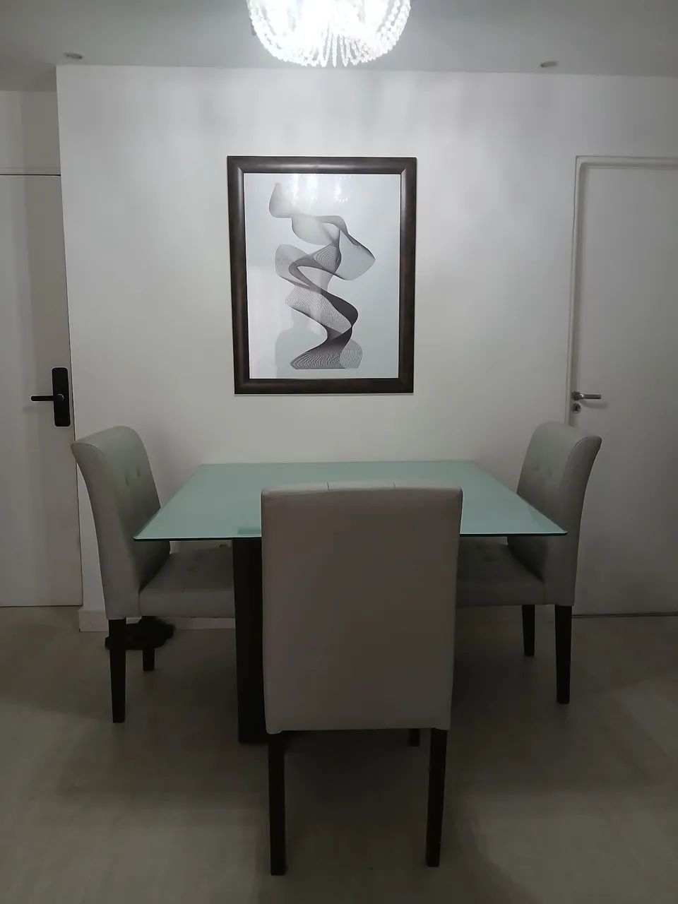 Jogo de Mesa com cadeiras + Quadro 