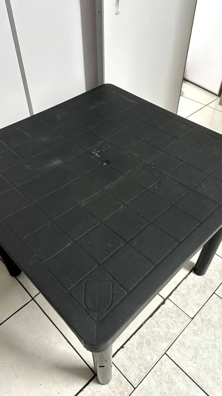 MESA PRETA DE PLASTICO RESISTENTE - Foto 2