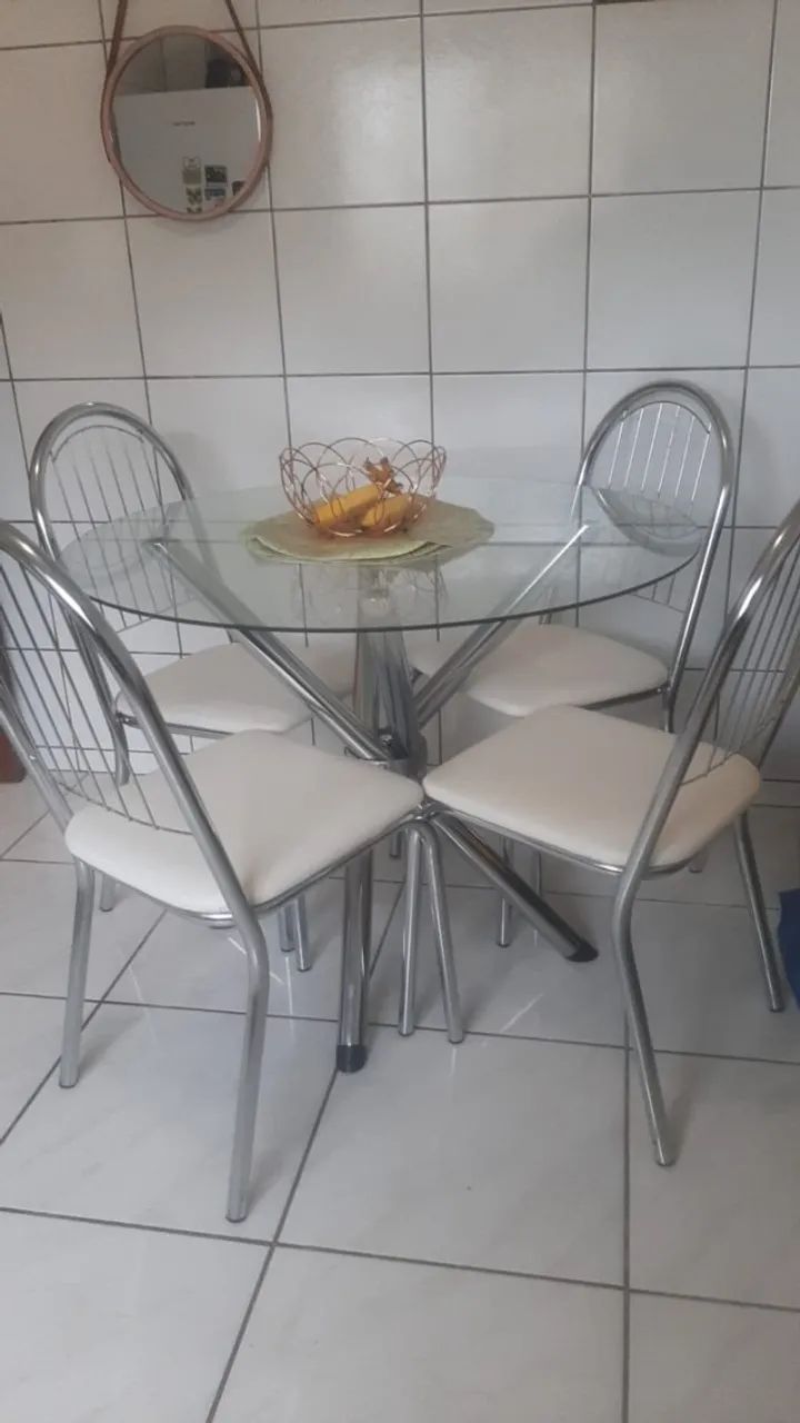 Mesa com 4 Cadeiras - Excelente Estado!