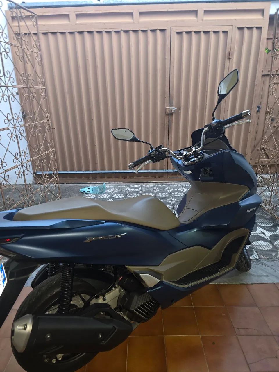 PCX DLX 2023 com pouca quilometragem! - Foto 3