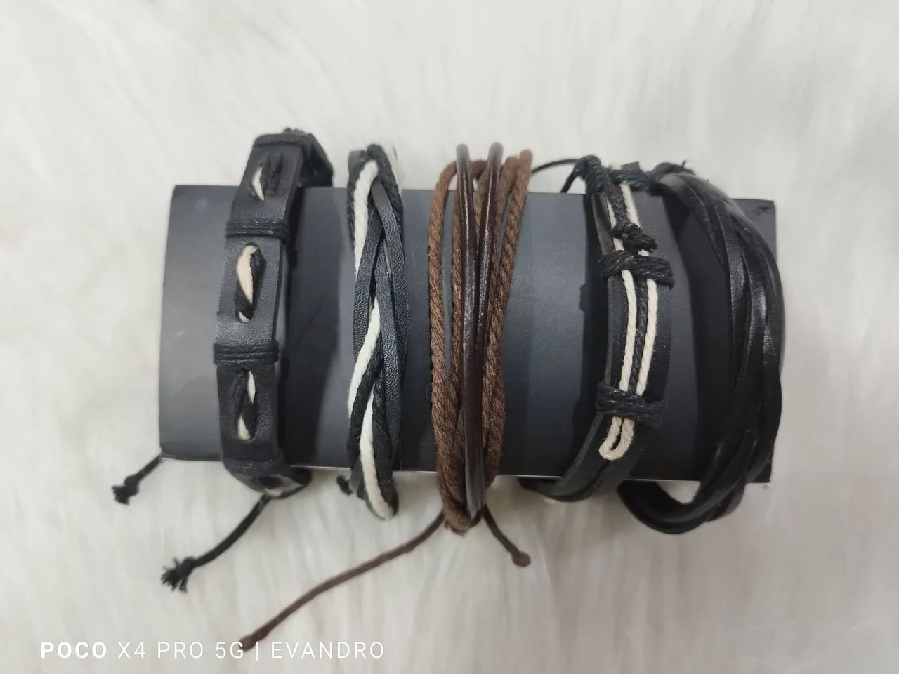 Lote de pulseiras em couro 