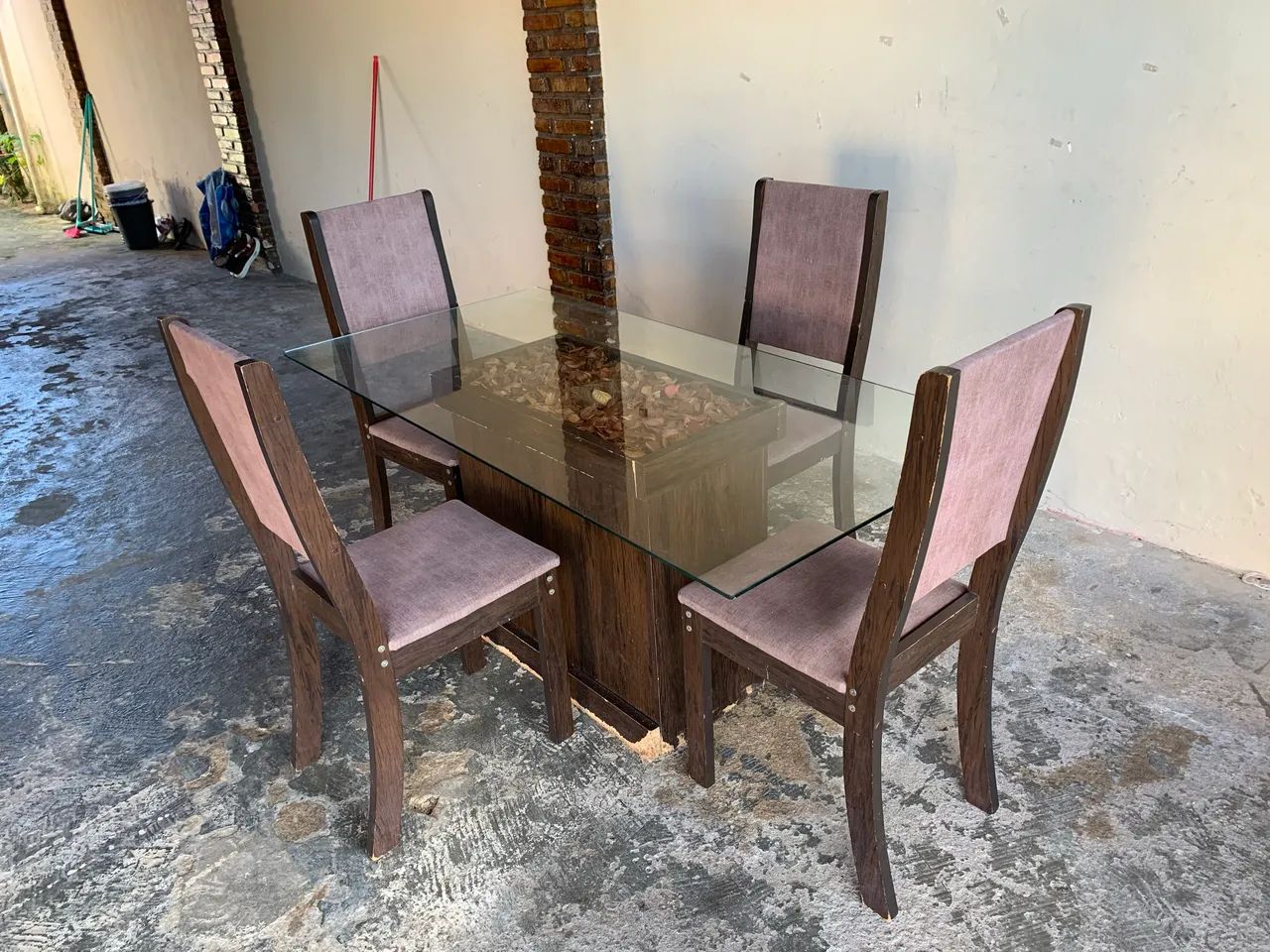 Mesa de vidro com Cadeiras