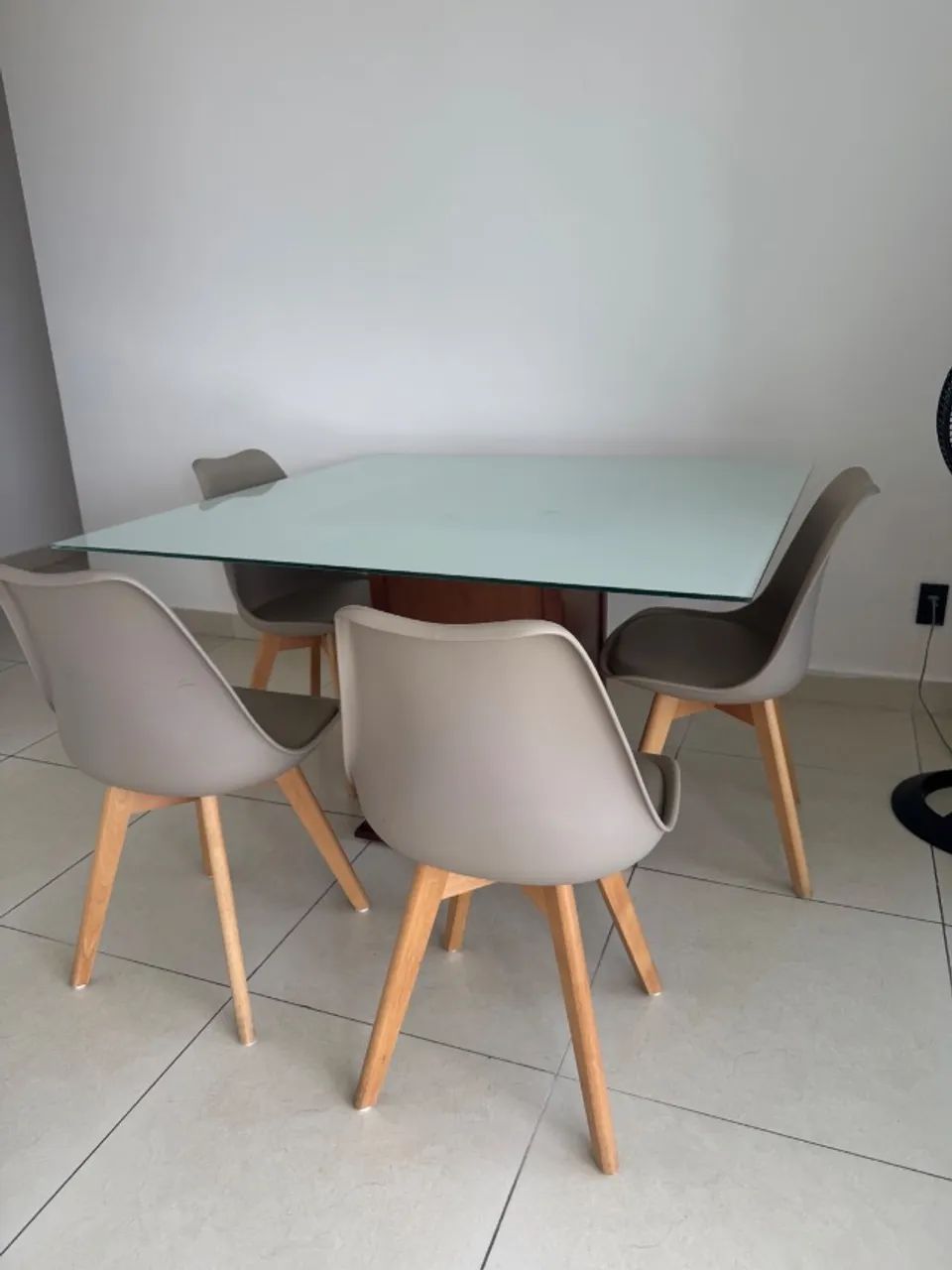 Mesa com 4 cadeiras - Foto 3