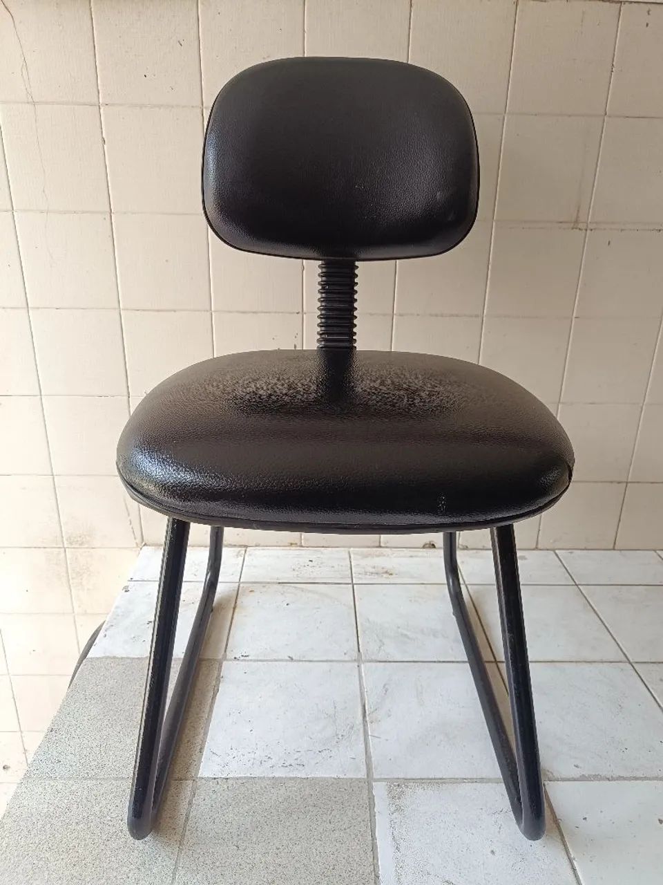 Cadeira fixa sem braço 