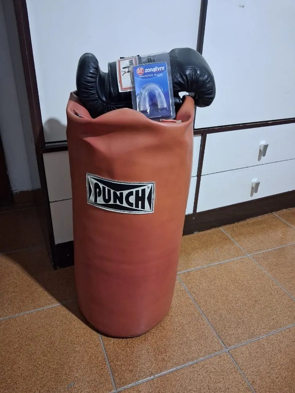 Luvas de Muay Thai/Boxe - par + Protetor Bucal + Saco de pancadas 