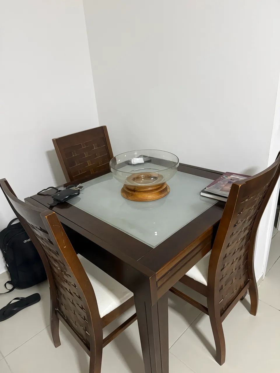 Mesa com três cadeiras  - Foto 3