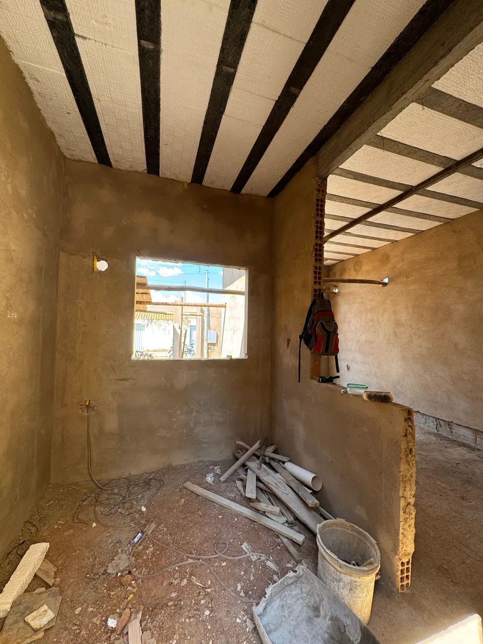 Casa Com Entrada Facilitada - 03 Quartos - Sala Com Pé Direito Elevado  - Foto 5