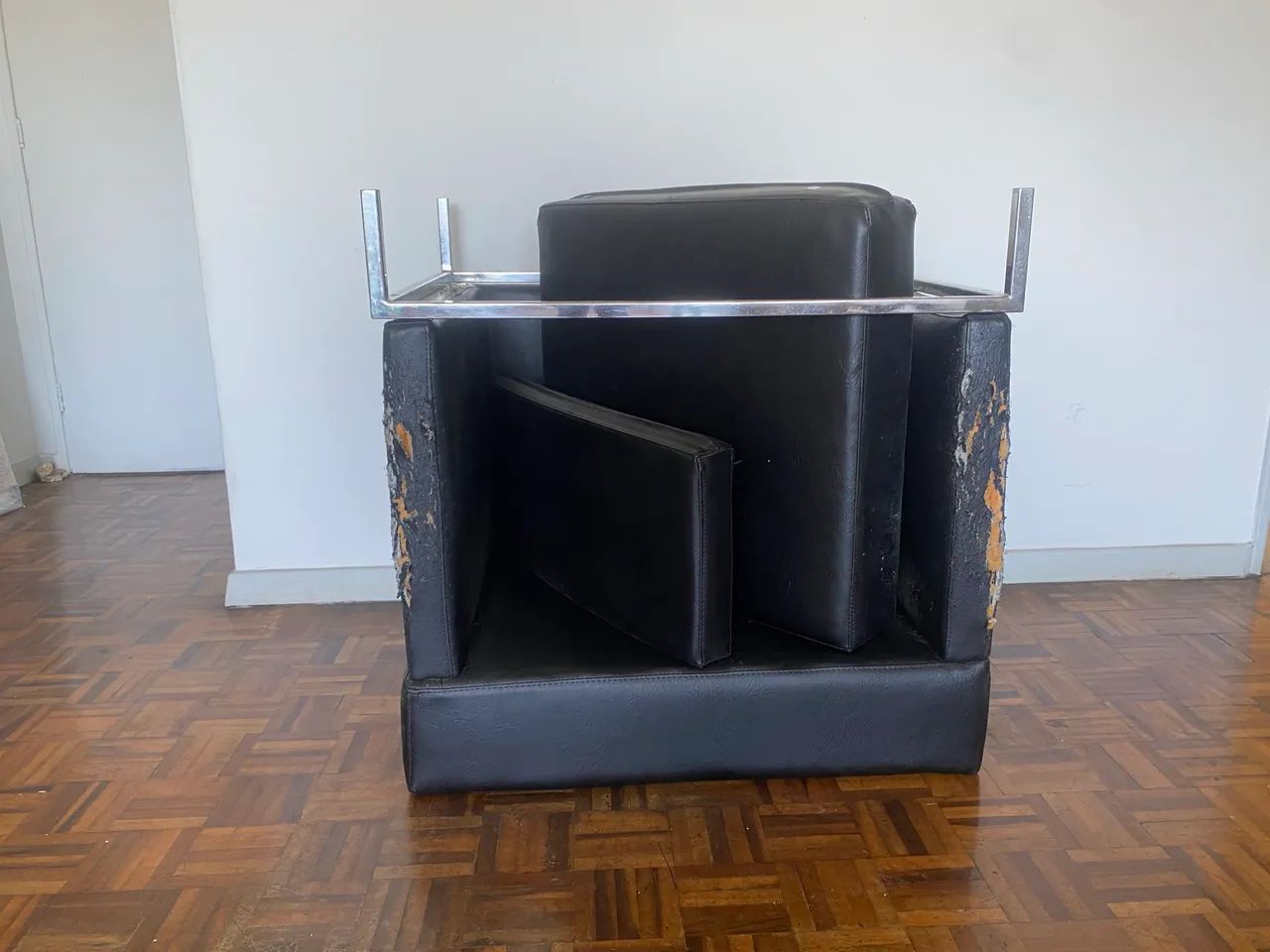 Vendo poltrona design precisa de restauro  - Foto 2