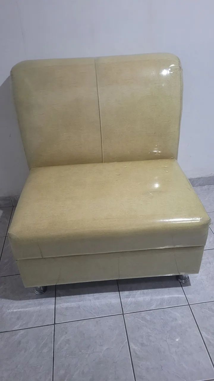 Poltrona Estofada Bege - Confortável e em Bom Estado - Foto 3