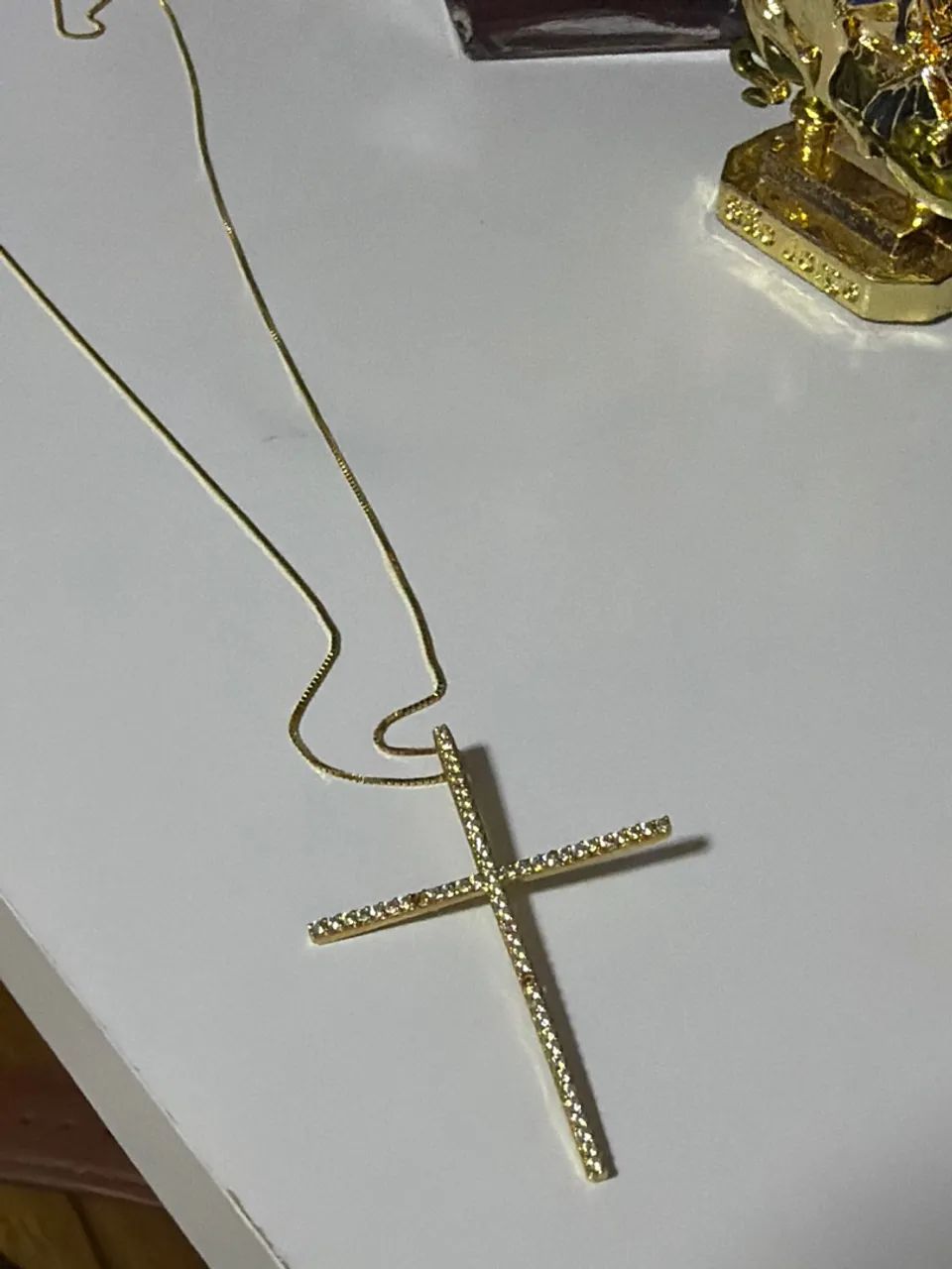 Colar com crucifixo em ouro 18k R$3.000