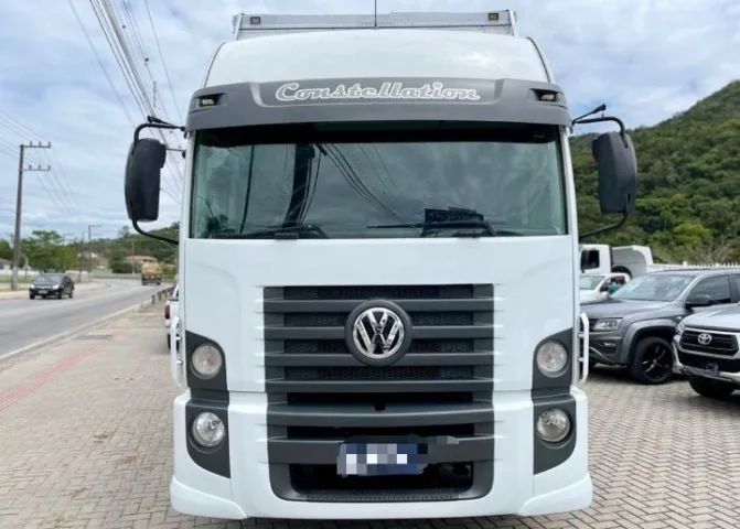 Vw 24250 6x2 2011 baú 