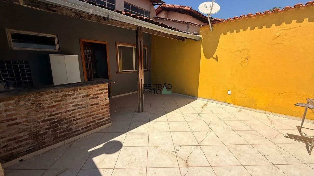 Casa 03 quartos para alugar no Palmeiras