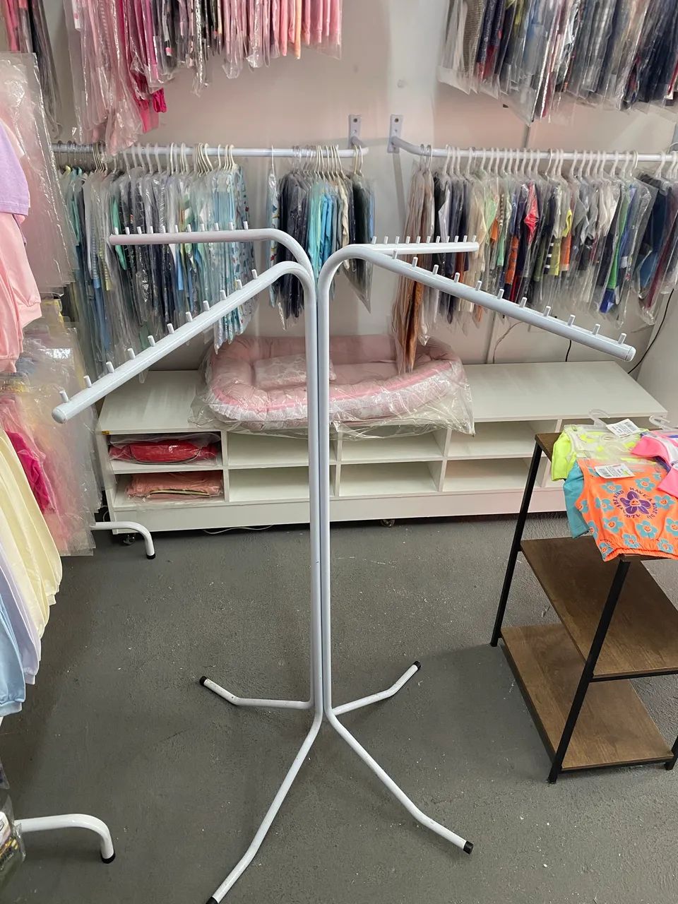 ARARA DE ROUPAS PARA LOJA - Foto 2