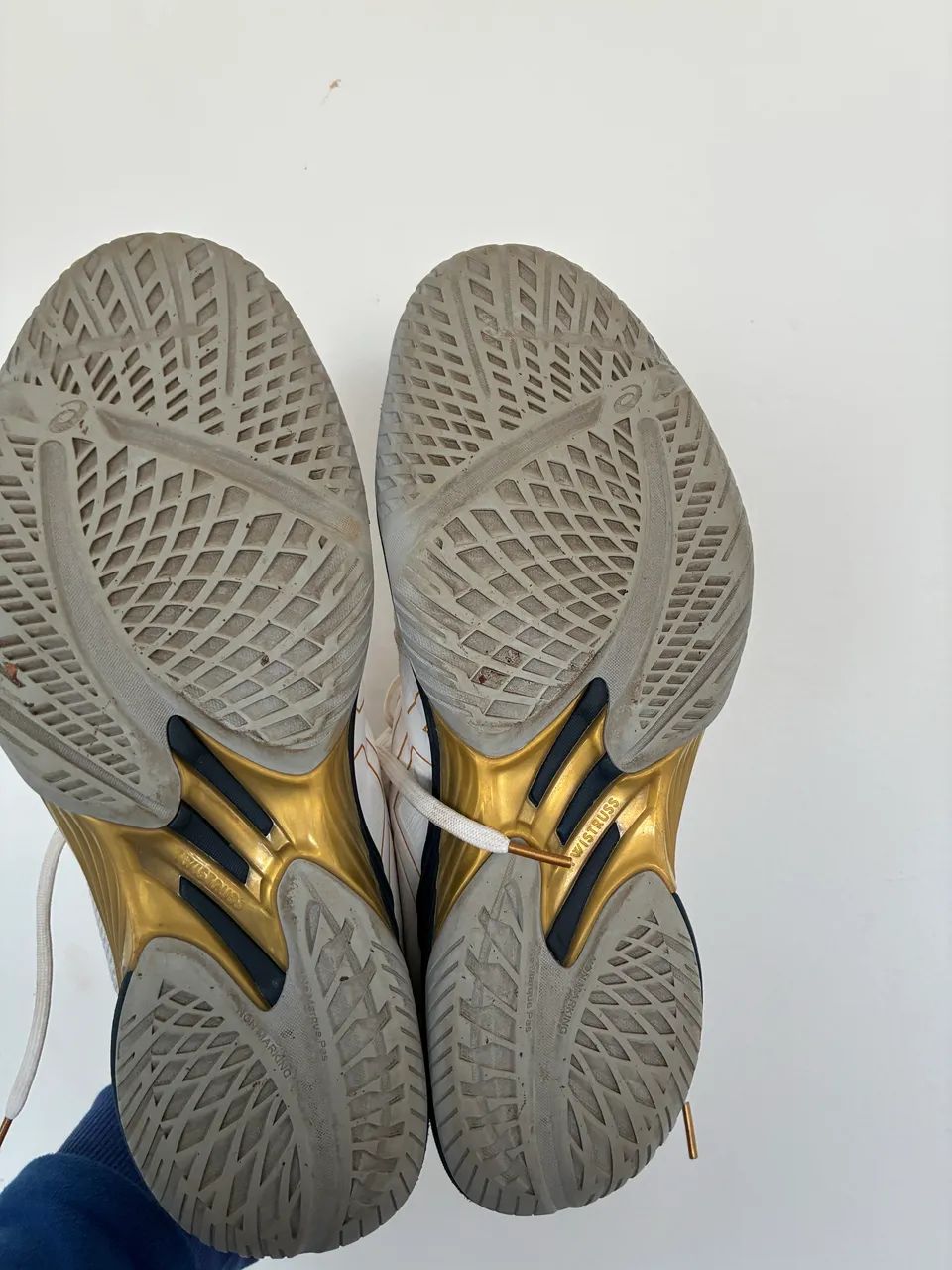 asics sky elite ff 3 branco com dourado - Foto 4