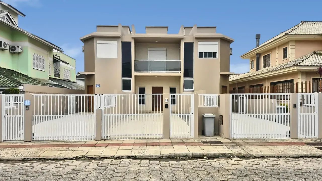 Casa com 3 quartos Anual - Na Barra da Lagoa - Florianópolis - SC