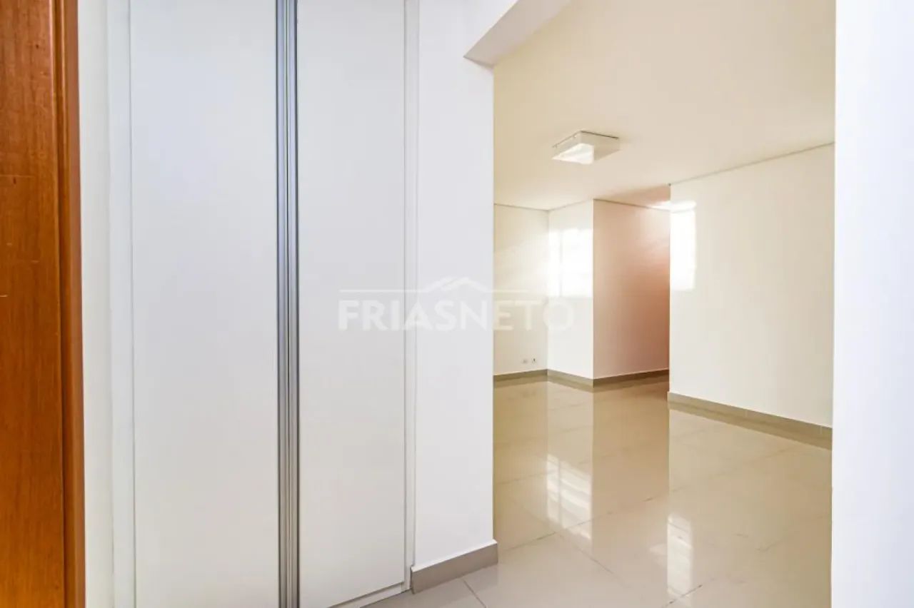 Apartamento no centro da cidade com três dormitórios - Foto 4