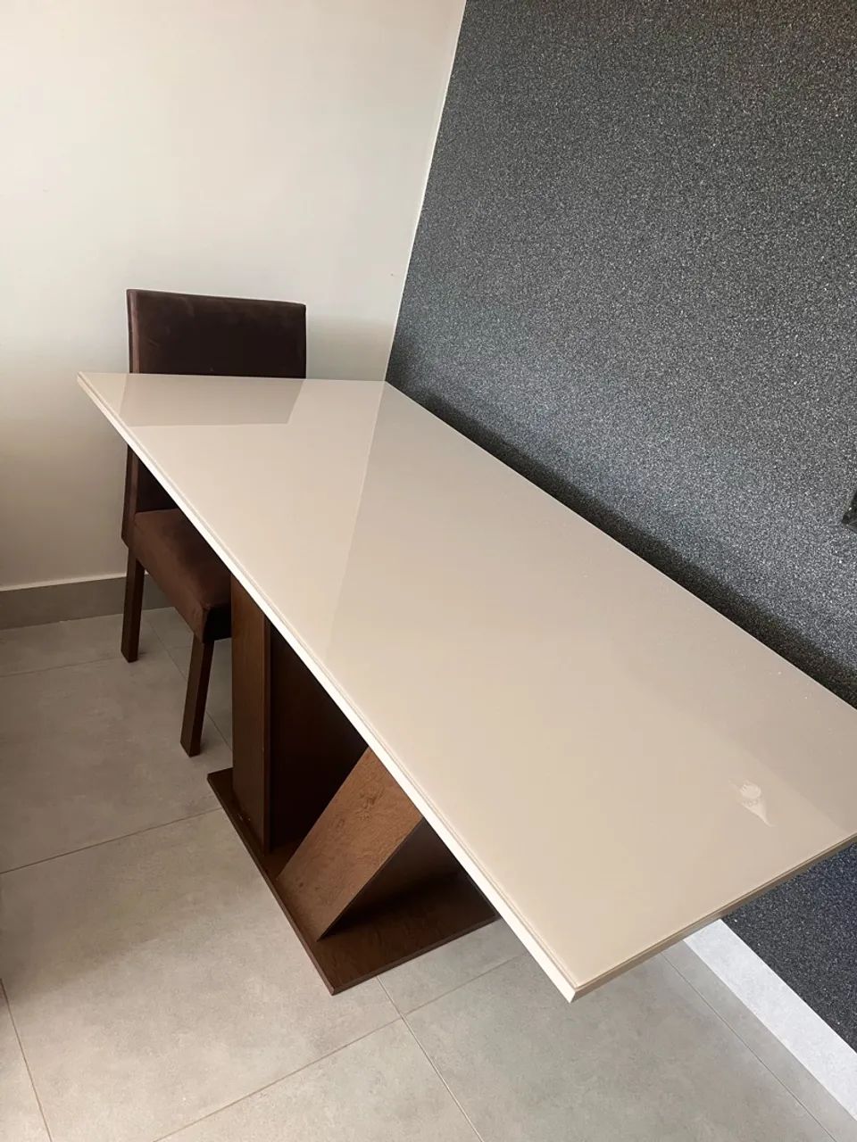 VENDO MESA DE JANTAR COM CADEIRAS! - Foto 2