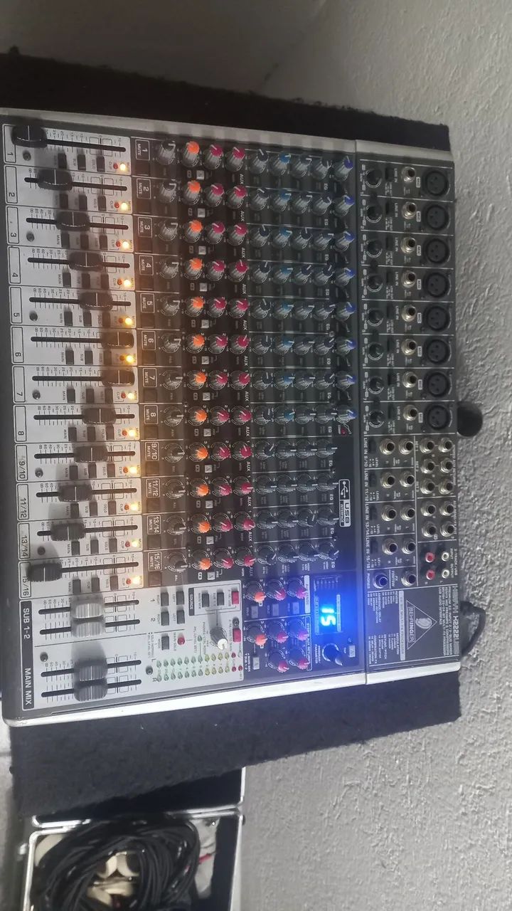 Mesa de som behringer 2222fx USB  - Foto 2