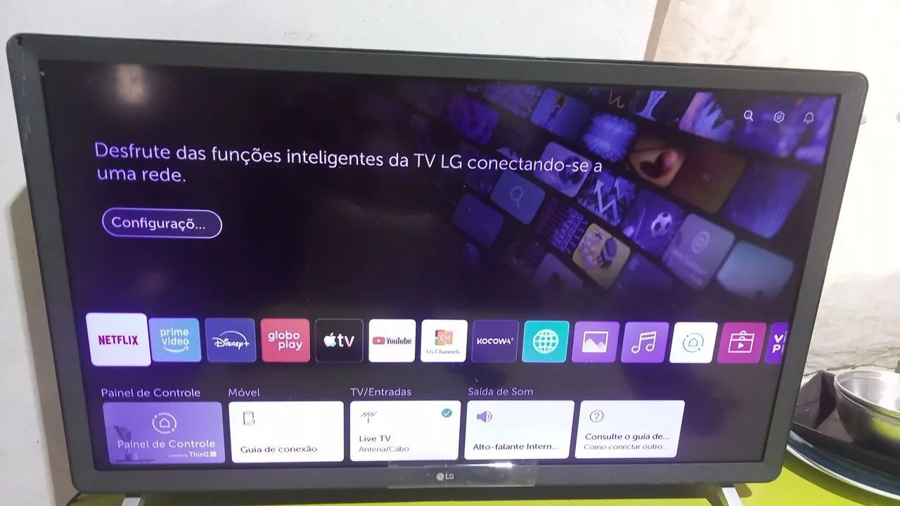 Lá vende-se uma TV LG 32 polegadas smart spa e controle apenas marcas de uso