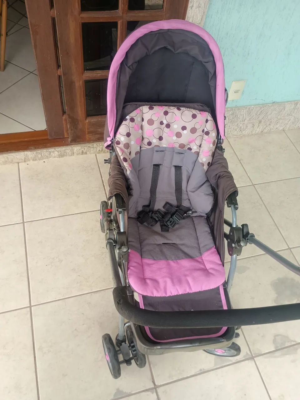 Carrinho de Bebê Reverse marca Cosco e bebe conforto. - Foto 5