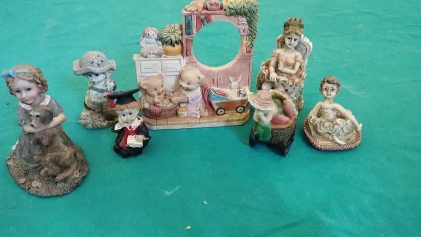 Antigos e charmosos bibelôs decorativos e colecionáveis