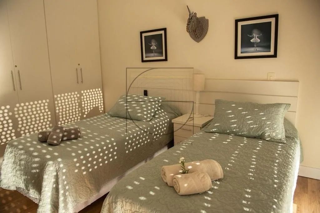 Casa dos robaletes 494 com 4 dormitórios e com 4 suítes e 4 banheiros e 6 vagas - Foto 2