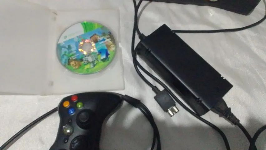 xbox 360 com minecraft e gta 5 original funcionando com cabo av - Foto 4