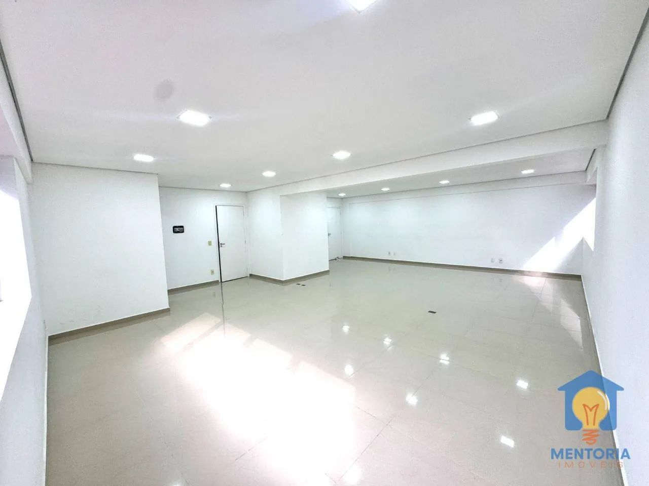 OPORTUNIDADE: AMPLA SALA COMERCIAL  DUAS EM UMA! - Foto 4