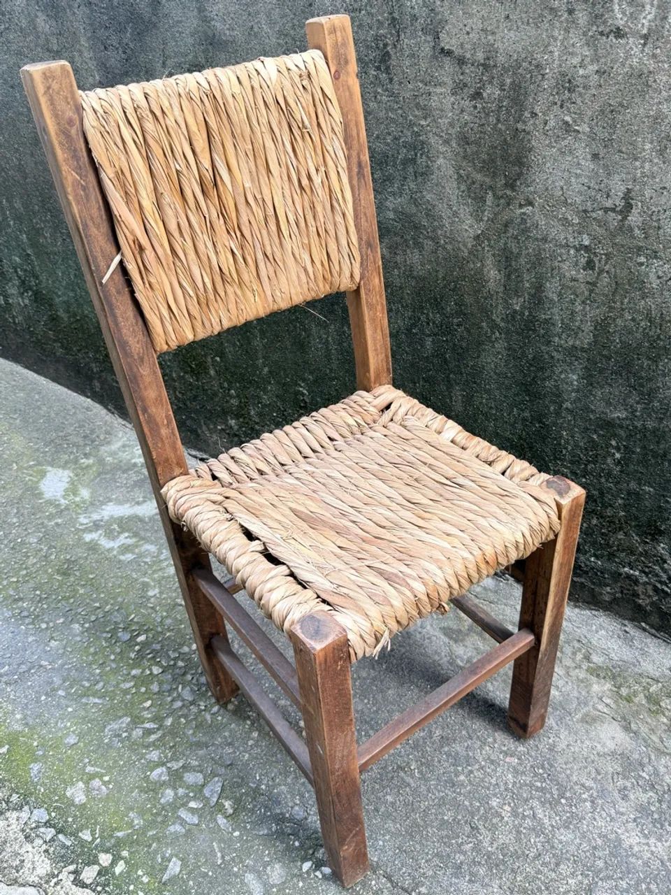 Cadeira de madeira e assento de Sisal 