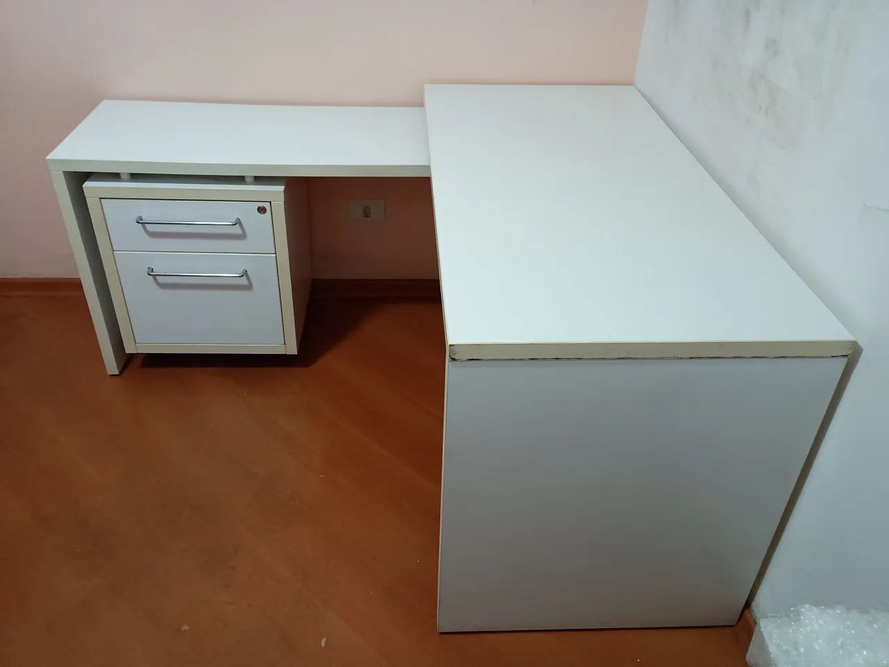 Mesa de escritorio em L com gaveteiro - Foto 3